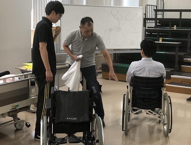 車いすシーティングの基本 “ 車いすの不良座位の原因を理解し、改善