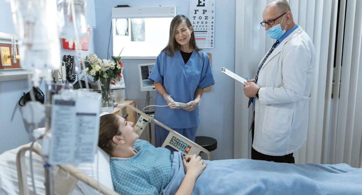 看護師のためのがん患者の苦痛に寄り添う｜全人的苦痛へのケアとセルフケア支援の視点 